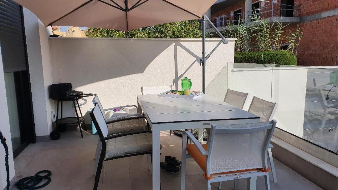 Chalet Con Piscina Privada En La Urb. De Puerto Rey Los Amarguillos Extérieur photo